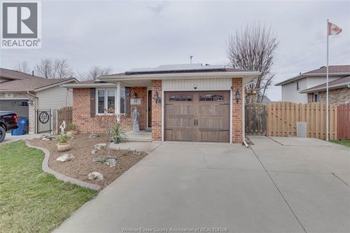 18 Azar Ave, Tilbury, ON, N0P2L0 | Card Image