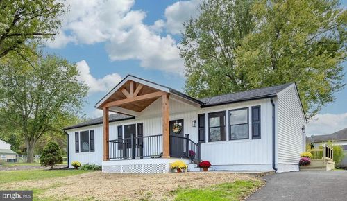 704 W Bridge St, PARKESBURG, PA, 19365-1333 | Card Image