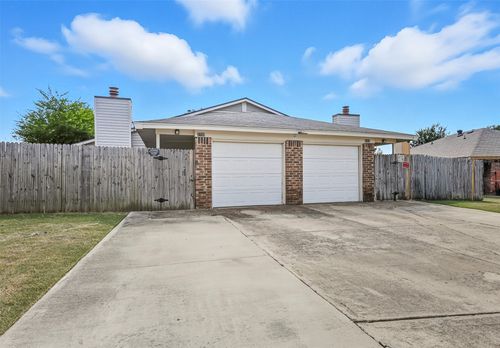 2735 Countryside Ln, Fort Worth, TX, 76133-5713 | Card Image