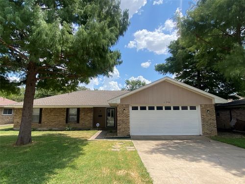 2126 Southmoor Dr, Carrollton, TX, 75006-1899 | Card Image