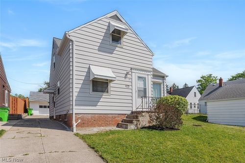 11301 Mountview Ave, Garfield Heights, OH, 44125-3144 | Card Image