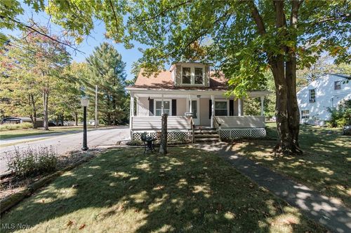 886 Archer Rd, Bedford, OH, 44146-2978 | Card Image