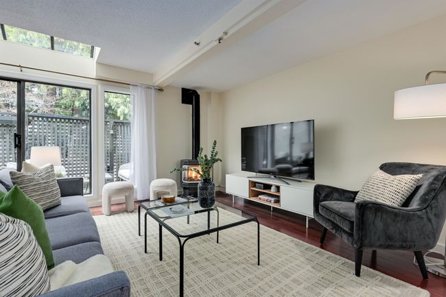 1 - 1786 Esquimalt Avenue, Townhouse with 2 bedrooms, 1 bathrooms and 1 parking in West Vancouver BC | Image 2