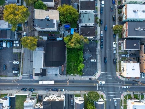 679 Grove St, Irvington, NJ, 07111-3762 | Card Image