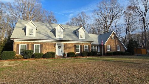 113 Forest View Dr, Mount Airy, NC, 27030-4927 | Card Image