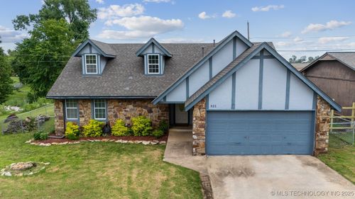321 W 50th Pl, Sand Springs, OK, 74063-3254 | Card Image