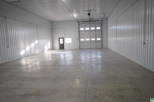 3987 Floyd St, Home with 0 bedrooms, 0 bathrooms and 4 parking in Sheldon IA | Image 14