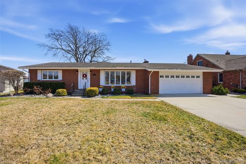 49750 Nautical Dr, Chesterfield, MI, 48047-4310 | Card Image