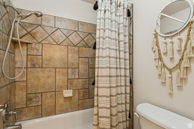 Bathroom with shower / bath combo | Image 44
