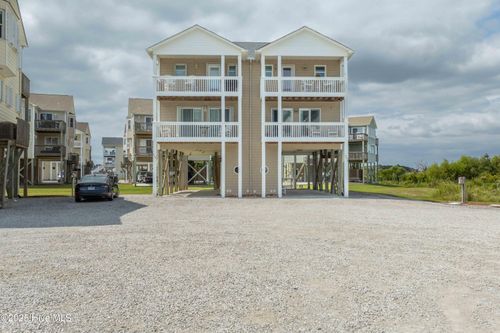 209 Pinellas Bay Dr, N Topsail Beach, NC, 28460-8301 | Card Image