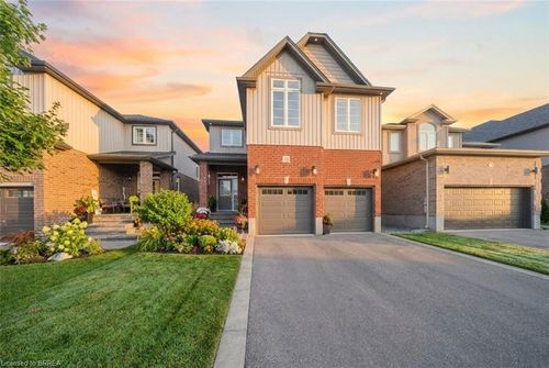 32 Arlington Pky, Paris, ON, N3L0G2 | Card Image