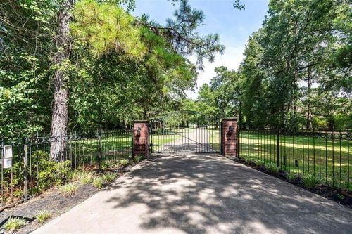15567 Old Conroe Rd, Conroe, TX, 77384-3438 | Card Image