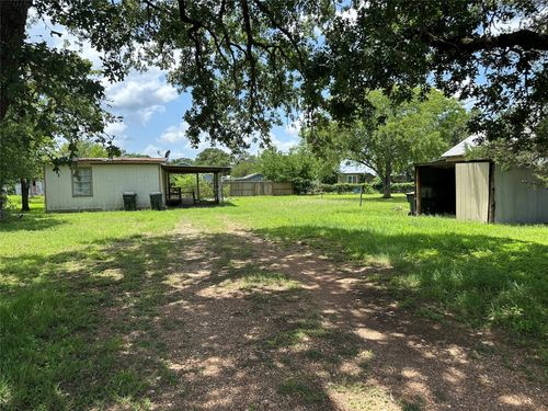 639 N Manse Ave, Giddings, TX, 78942-2123 | Card Image