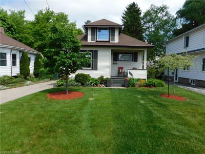 4046 Longhurst Ave, House other with 3 bedrooms, 2 bathrooms and 6 parking in Niagara Falls ON | Image 2