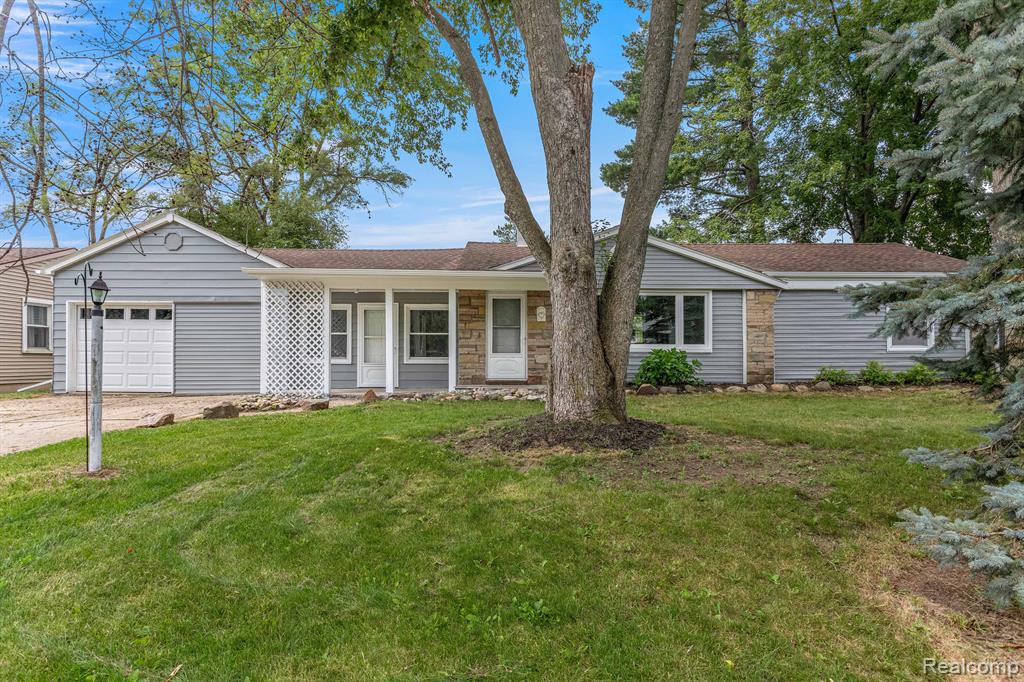 Merriman Ct, Livonia, MI 48152