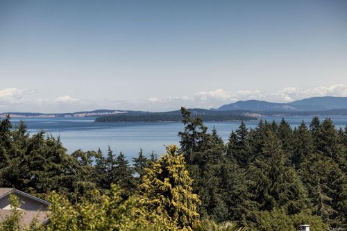 5254 Westover Pl, Victoria, BC, V8Y1P6 | Card Image
