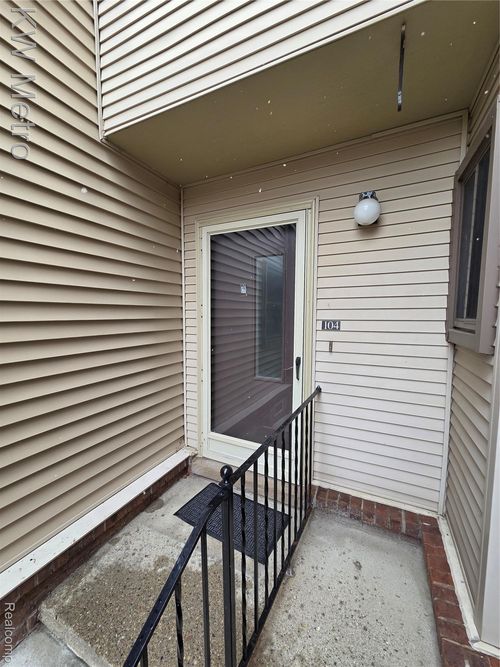104-6680 Ridgefield Circle Circle, West Bloomfield Charter Township, MI, 48322 | Card Image
