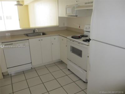 807 - 5091 Nw 7th St, Condo with 2 bedrooms, 1 bathrooms and null parking in Miami FL | Image 3