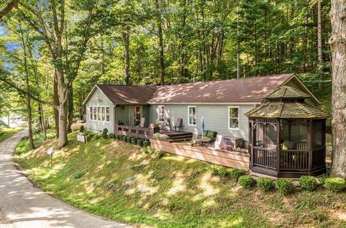 16 Shoreline Dr, Perrysville, OH, 44864-9567 | Card Image