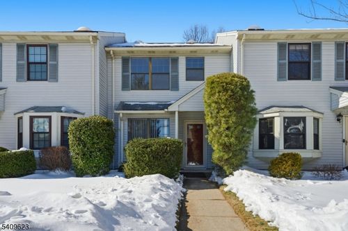 303 Maplecrest Rd, Edison, NJ, 08820-1812 | Card Image