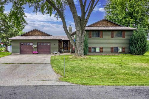 166 Villa Drive, NEENAH, WI, 54956 | Card Image