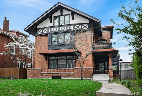 6203 Washington Ave, University City, MO, 63130-4847 | Card Image