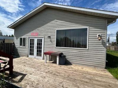 4532 51 Ave, House detached with 3 bedrooms, 1 bathrooms and 4 parking in Hardisty AB | Image 2