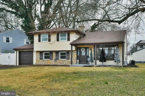 212 E Franklin Ave, Edgewater Park, NJ, 08010-1806 | Card Image