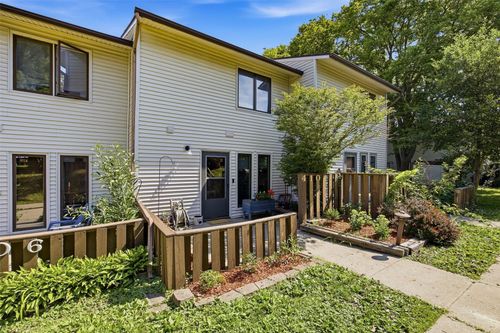 410 Hawaii Ct, Iowa City, IA, 52246-2734 | Card Image