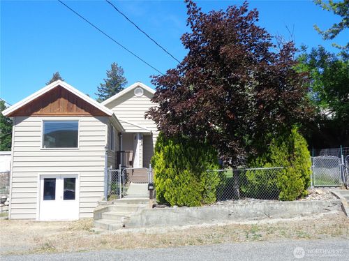 926 4th Ave S, Okanogan, WA, 98840-9748 | Card Image