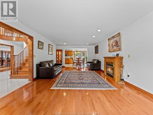 315 Majestic Dr, House other with 4 bedrooms, 4 bathrooms and null parking in Tecumseh ON | Image 8