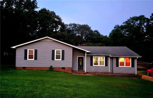 318 Country Gln, Pelzer, SC, 29669-1006 | Card Image