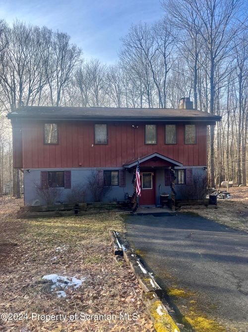 65 Livingston Ln, Clifton Twp, PA, 18424-8992 | Card Image