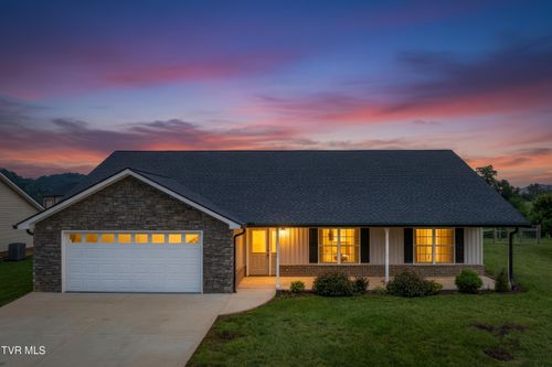 595 Pleasant Valley Rd, Jonesborough, TN, 37659-3934 | Card Image