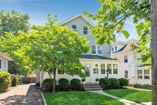 12 Russell Pl, Summit, NJ, 07901-3814 | Card Image