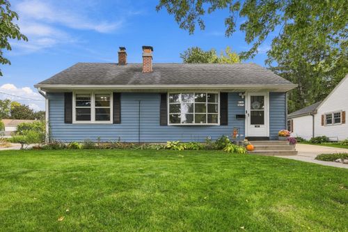W166N8570 Theodore Ave, Menomonee Falls, WI, 53051-2840 | Card Image