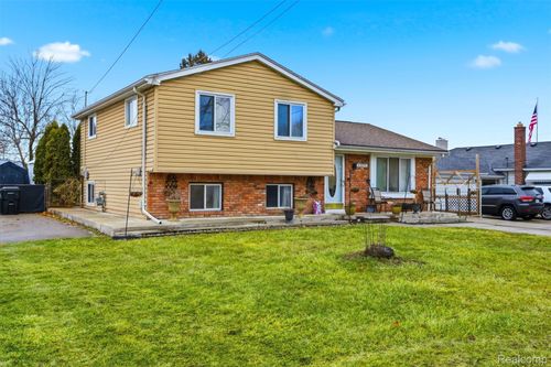 13575 Mercedes, Redford, MI, 48239-3042 | Card Image