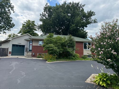 1339 Pinegrove Rd, Oakville, ON, L6L2X2 | Card Image