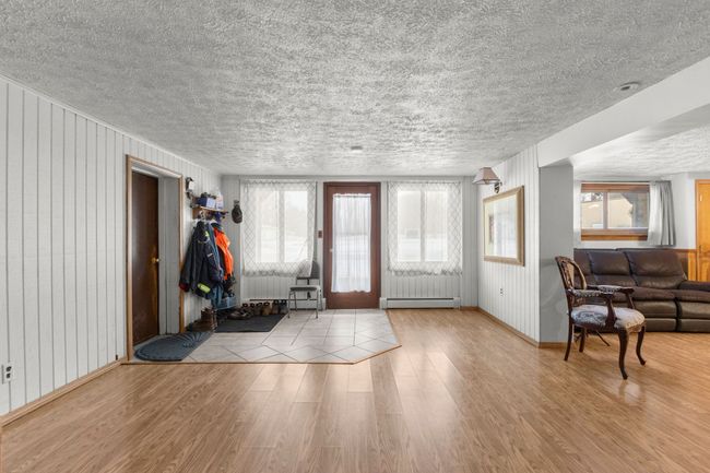 Lower level entry | Image 14