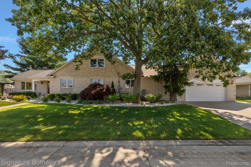 38008 Seaway Ct, Harrison Twp, MI, 48045-2762 | Card Image