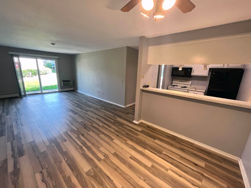 apt-110-4322 Melody Ln, Madison, WI, 53704-2869 | Card Image