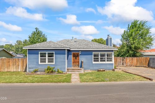 585 Se 4th St, Prineville, OR, 97754-2330 | Card Image