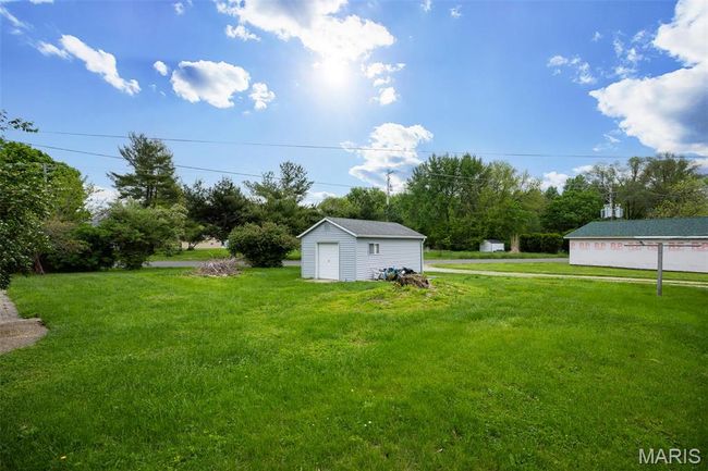 418 E Maple St, House other with 3 bedrooms, 2 bathrooms and 2 parking in Gillespie IL | Image 28