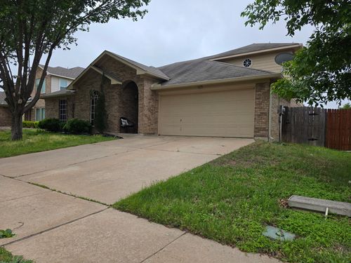 825 Forest Heights Dr, Crowley, TX, 76036-4152 | Card Image