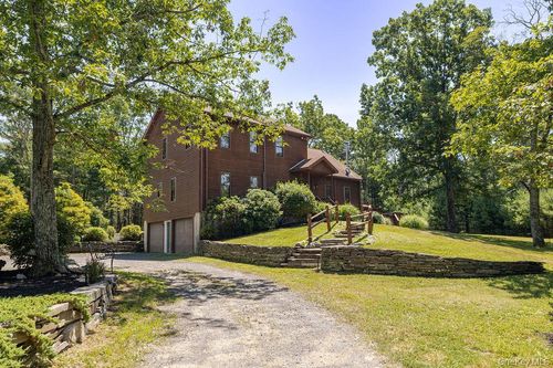 490 Peak Rd, Stone Ridge, NY, 12484-5458 | Card Image
