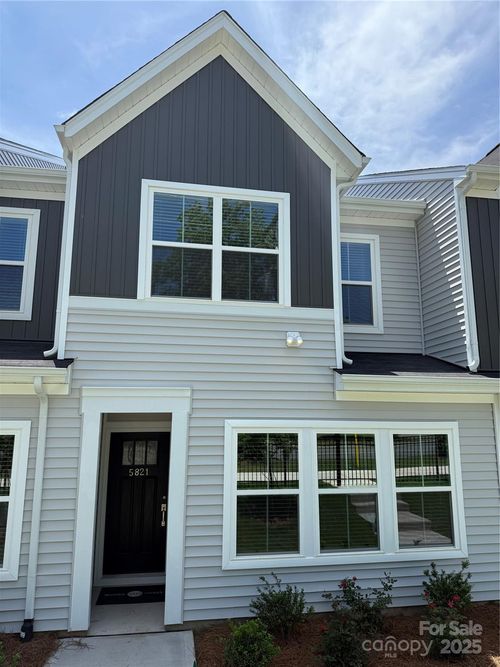 5821 Tuckaseegee Rd, Charlotte, NC, 28208-2453 | Card Image