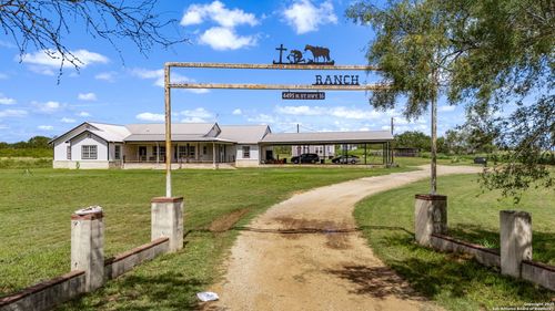 4495 N State Highway 16, Jourdanton, TX, 78026-5132 | Card Image