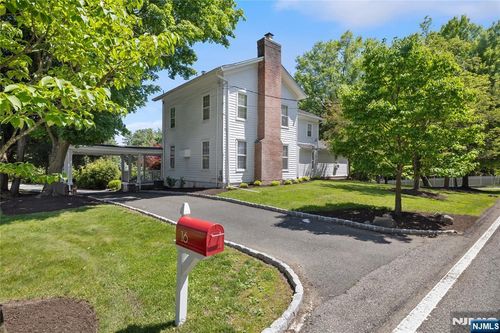 16 Pascack Rd, Woodcliff Lake, NJ, 07677-8318 | Card Image