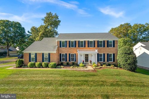 18 Christopher Ln, Potomac Falls, VA, 20165-6205 | Card Image
