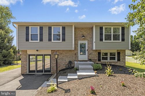 1165 Stellar Dr, Mount Joy, PA, 17552-9117 | Card Image